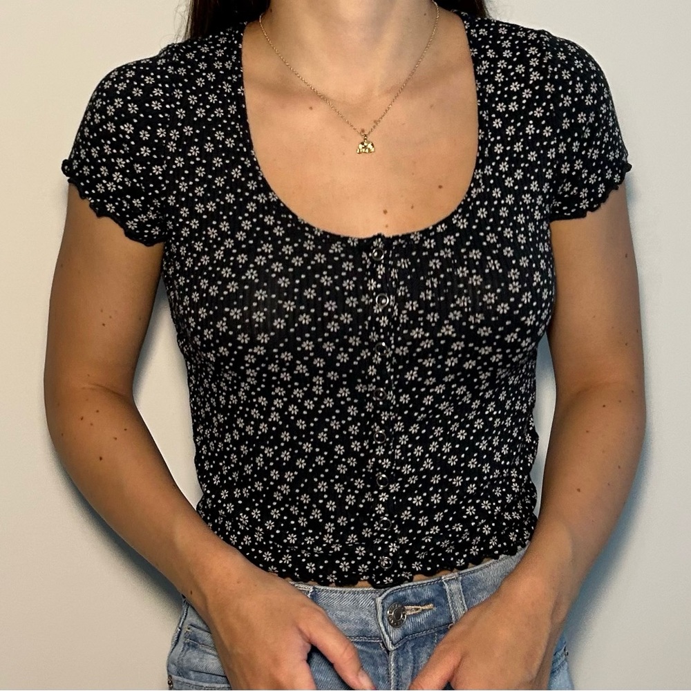 Buttoned floral crop top